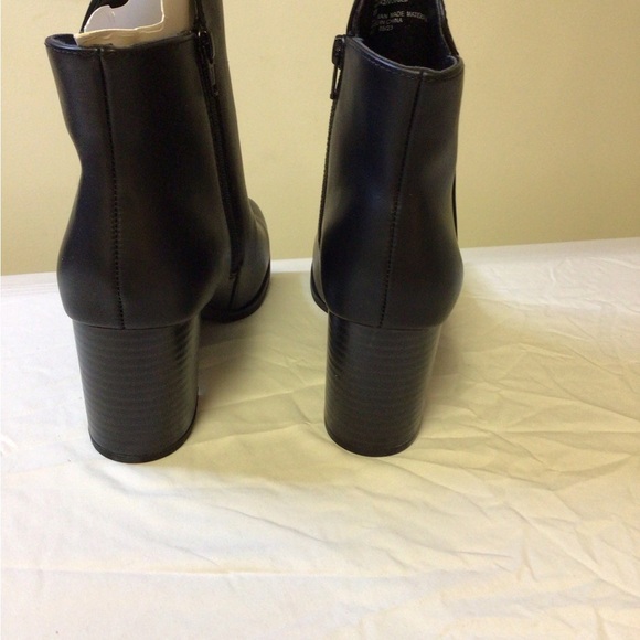 White Mountain Black Ankle Booties with Chunky Heel - Picture 3 of 8